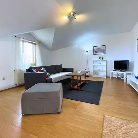 Irini Apartment *