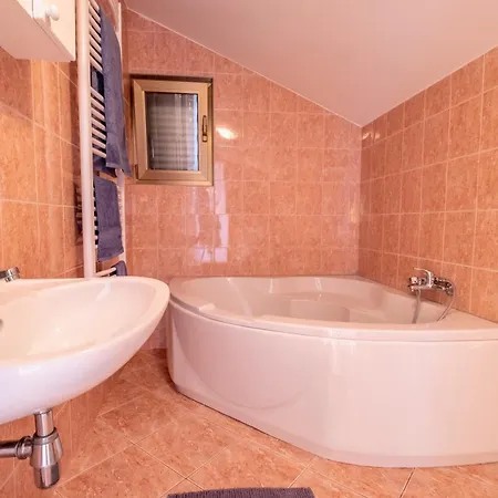 Irini Apartment *