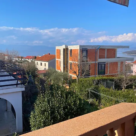 Irini Apartment *