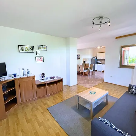 Irini Apartamento Njivice