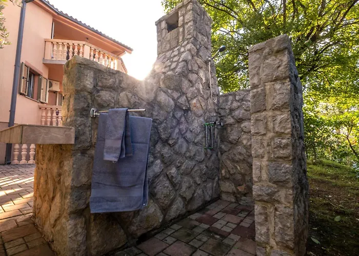 Irini 公寓 奈维斯